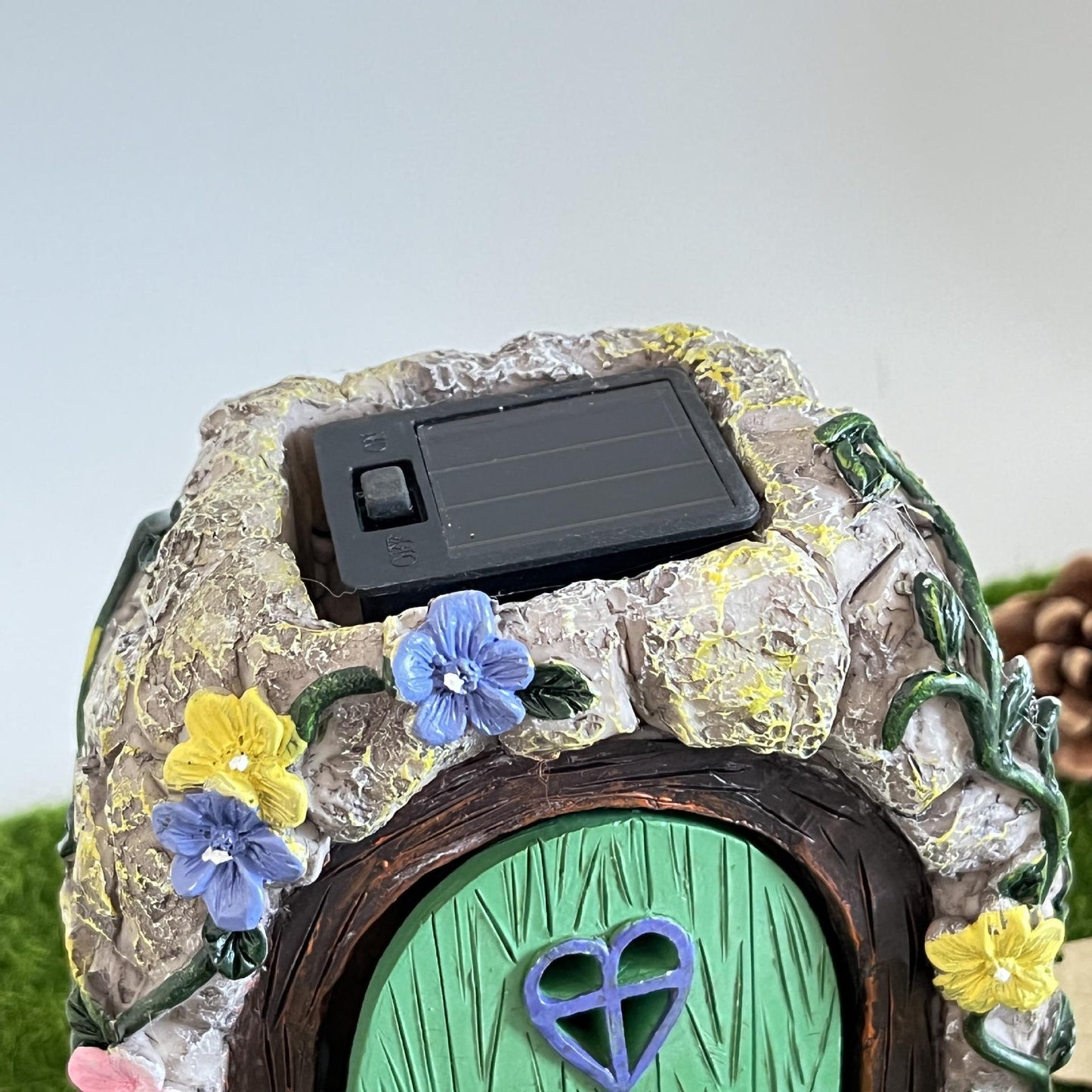 Solar Fairy Garden Door House – Resin Miniature Ornaments For Home & Garden Decoration