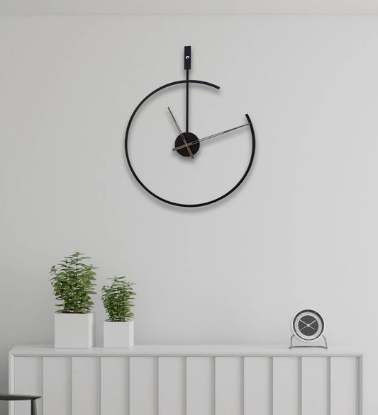 Zest Iron Black Frosted Wall Clock – Vintage Industrial Timepiece for Modern Interiors